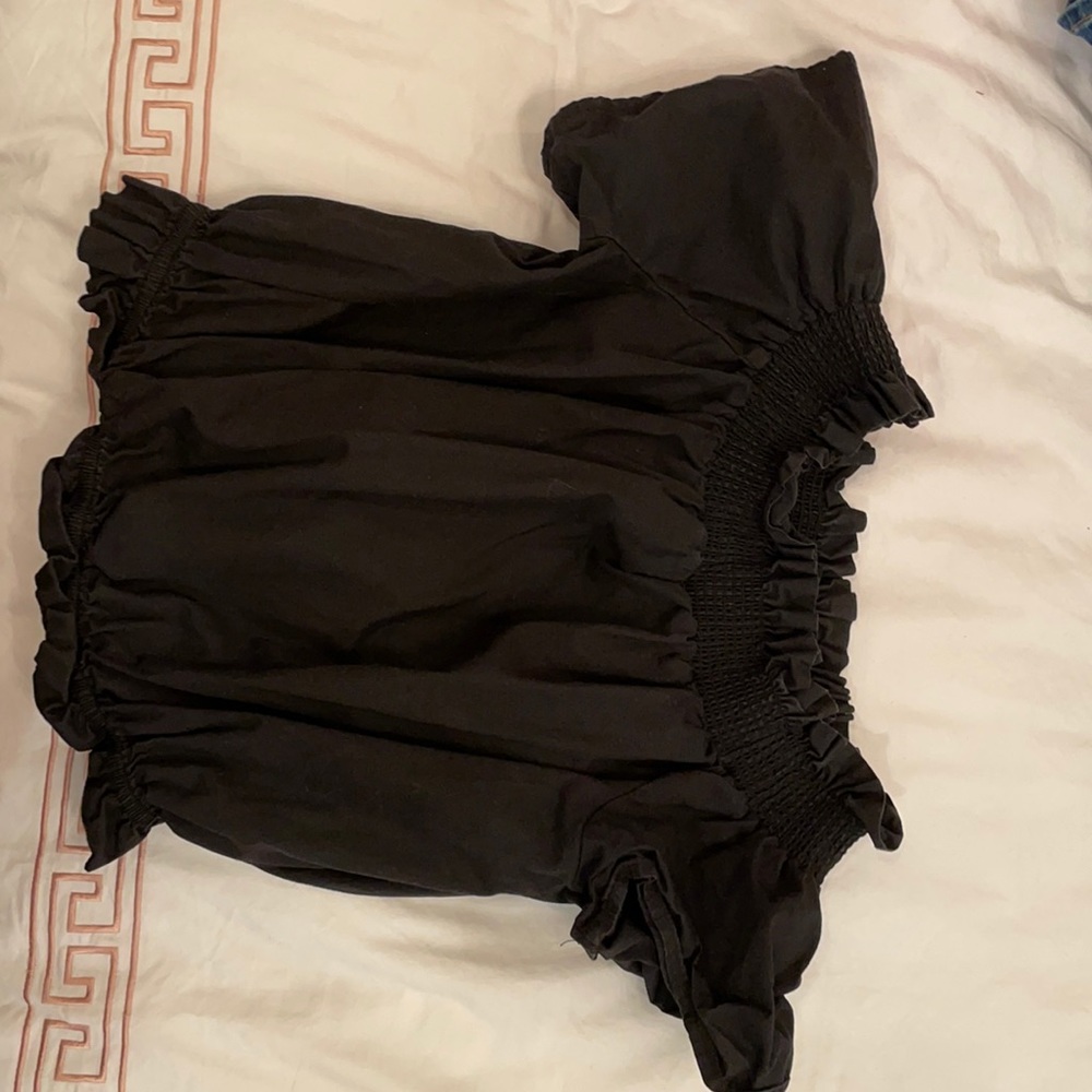 Black scrunch top